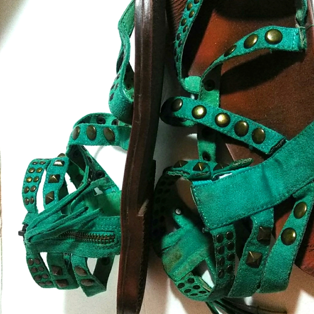 Blowfish torquoise sandal size10
